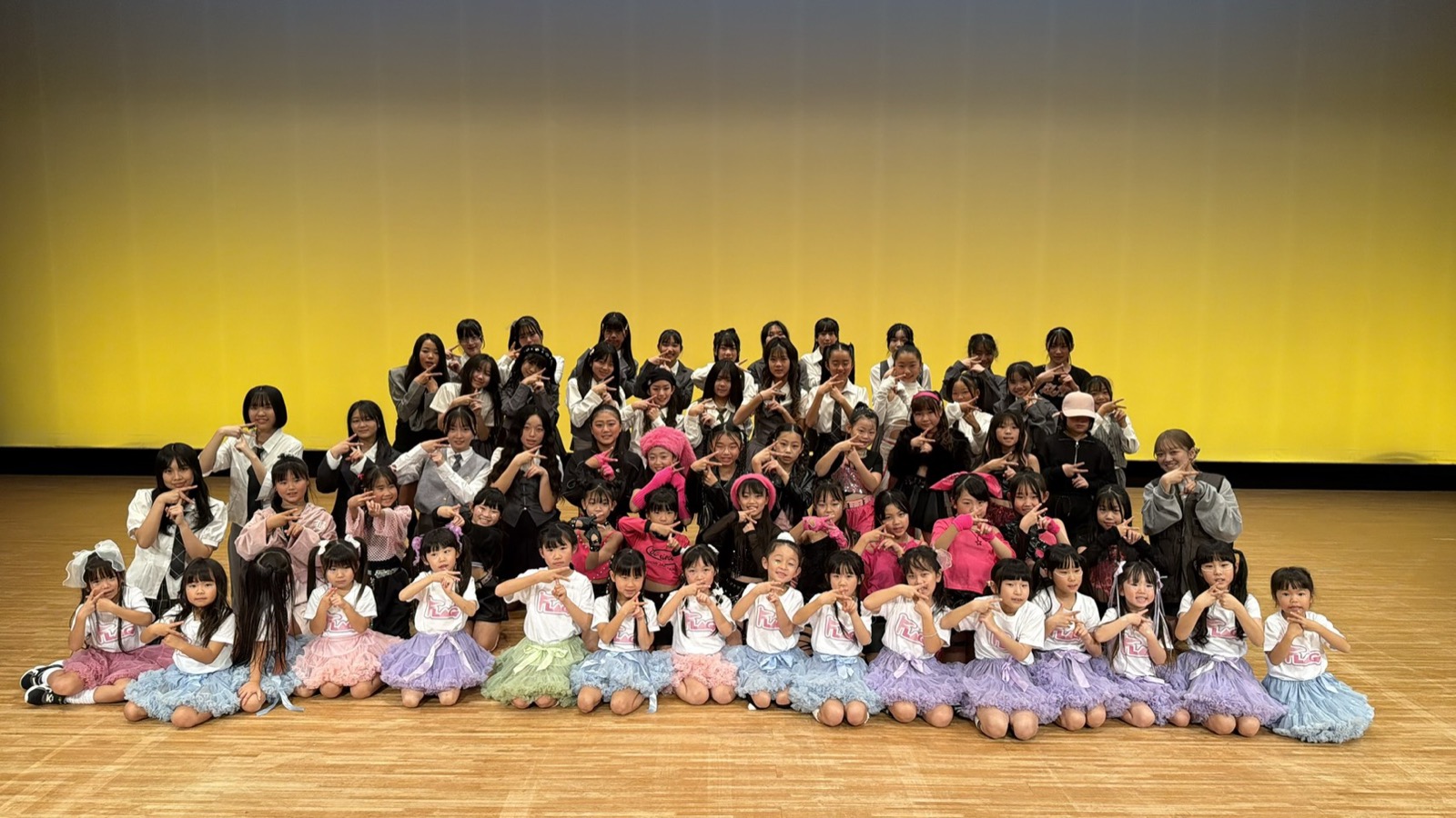 ダンススクールFLAGの集合写真