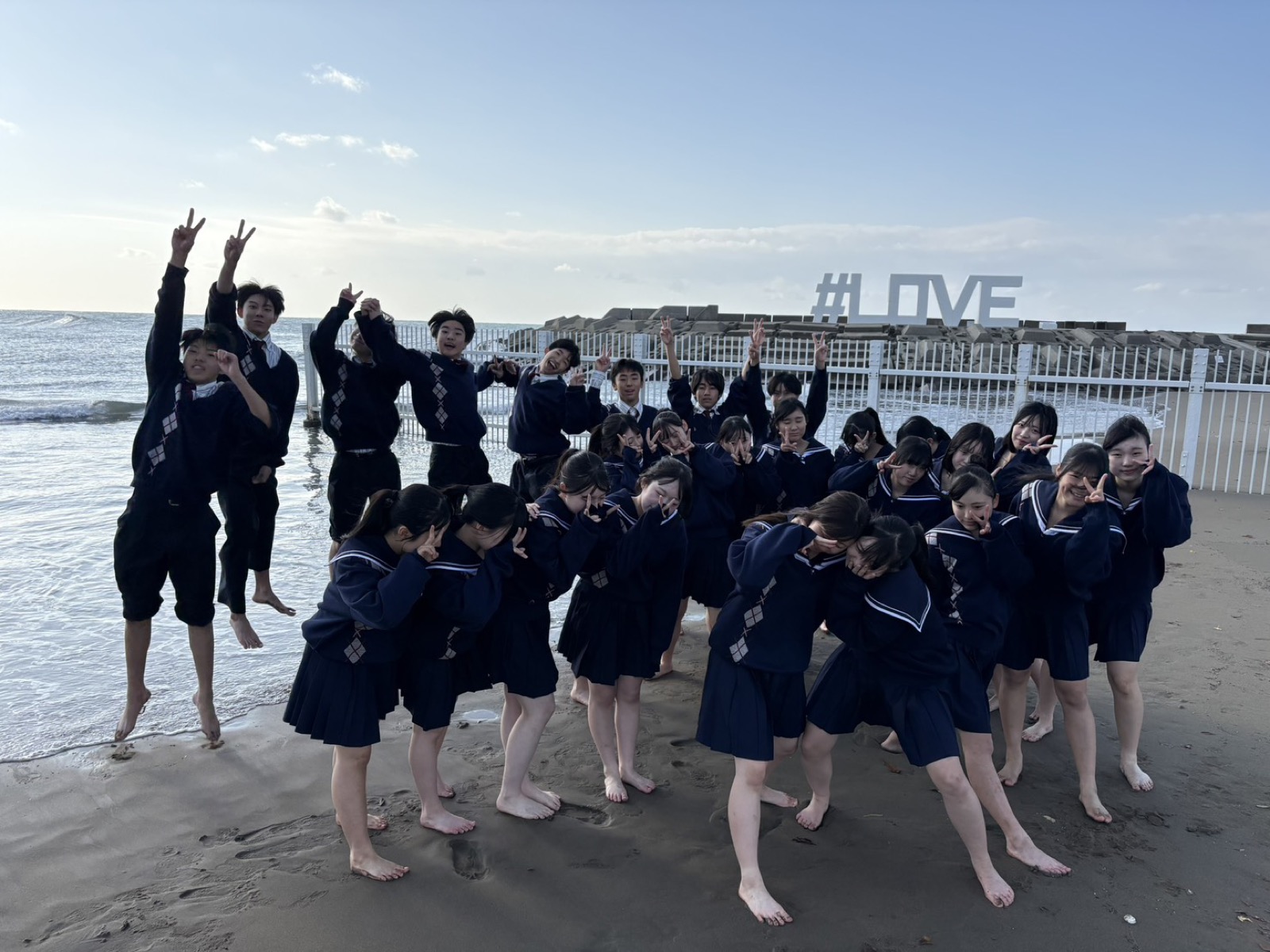 遊学館高校ストリートダンス部の集合写真